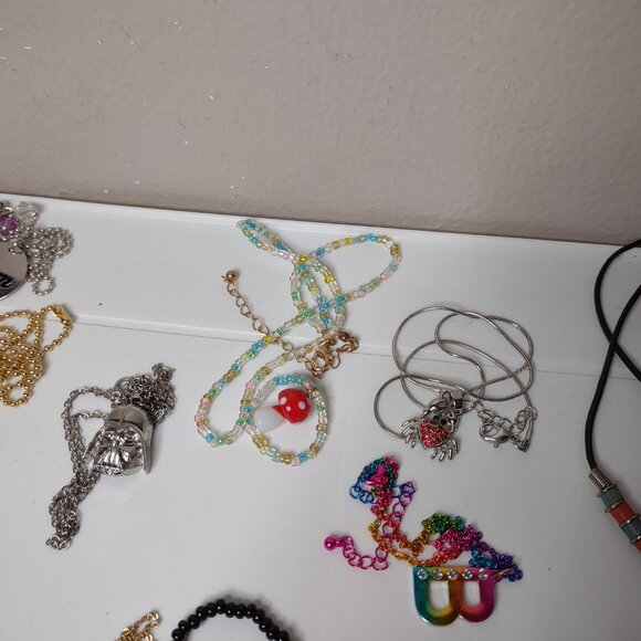 Lot Of Over 30 Pendant Necklaces - Picture 8 of 16
